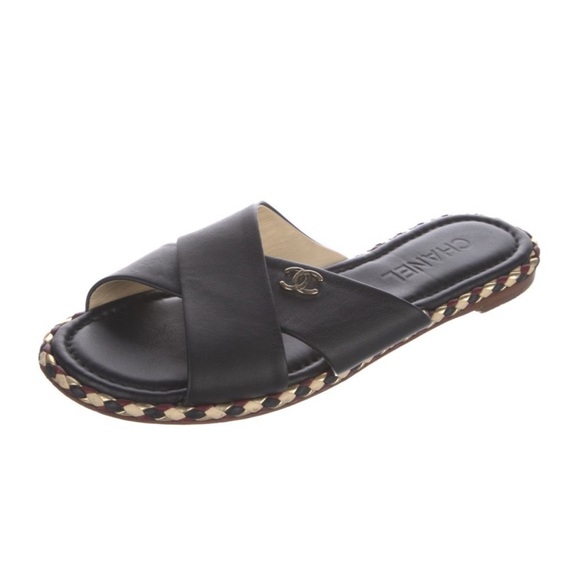 Chanel Interlocking CC Logo Leather Slides Sz38 - Picture 1 of 6